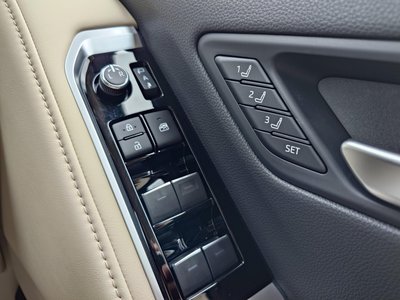 2025 Toyota LAND CRUISER 300 thumbnail 21
