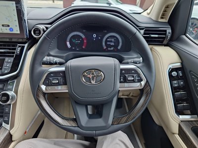 2025 Toyota LAND CRUISER 300 thumbnail 14