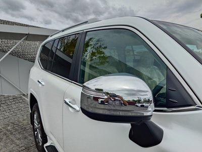 2025 Toyota LAND CRUISER 300 thumbnail 6