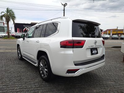 2025 Toyota LAND CRUISER 300 thumbnail 4