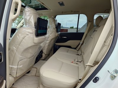 2025 Toyota LAND CRUISER 300 thumbnail 25