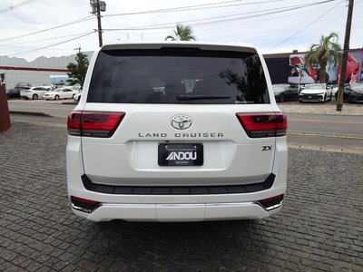 2025 Toyota LAND CRUISER 300 thumbnail 8