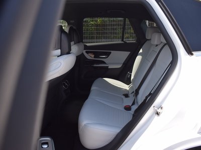 2025 Mercedes-BENZ GLC photo 4