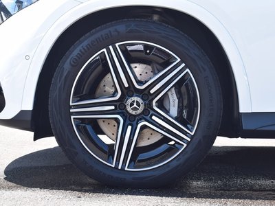 2025 Mercedes-BENZ GLC photo 3