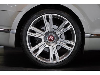 صورة 10 لـ 2016 Bentley CONTINENTAL