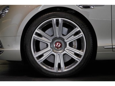 صورة 16 لـ 2016 Bentley CONTINENTAL