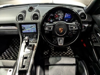 صورة 21 لـ 2016 Porsche 718