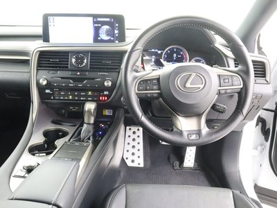 صورة 7 لـ 2021 Lexus RX