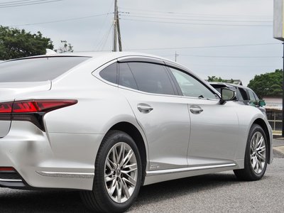 2021 Lexus LS photo 12