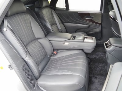 2021 Lexus LS thumbnail 26