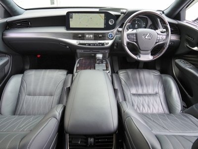 2021 Lexus LS thumbnail 19