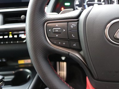 صورة 32 لـ 2023 Lexus UX