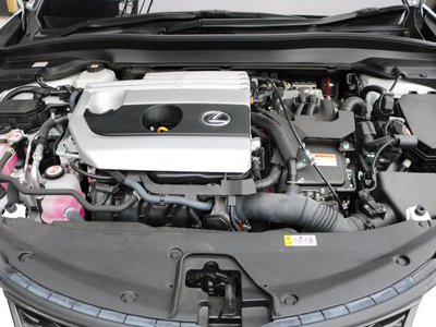 صورة 24 لـ 2023 Lexus UX