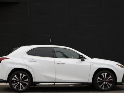 صورة 12 لـ 2023 Lexus UX