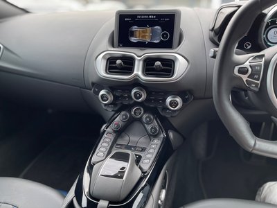 صورة مصغرة 16 لـ 2018 Aston Martin VANTAGE