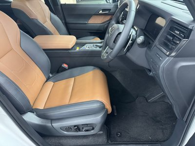 2025 Lexus GX — миниатюра 44
