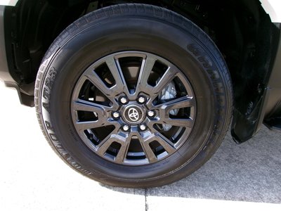 صورة 32 لـ 2024 Toyota LAND CRUISER 250