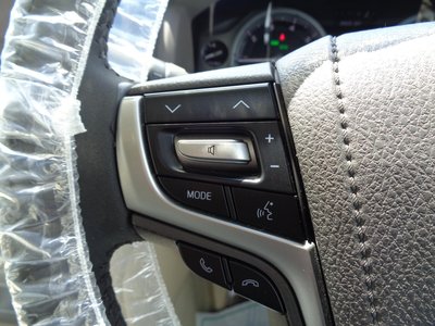 صورة 32 لـ 2018 Toyota LAND CRUISER 200