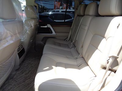 صورة 61 لـ 2018 Toyota LAND CRUISER 200