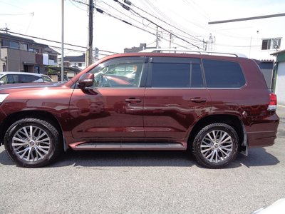 صورة 8 لـ 2018 Toyota LAND CRUISER 200