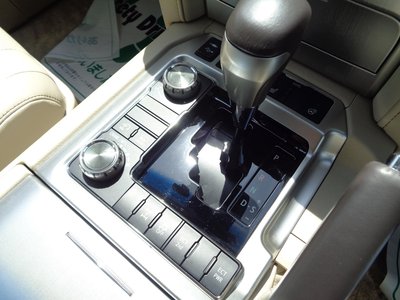 صورة 36 لـ 2018 Toyota LAND CRUISER 200