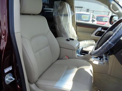 صورة 49 لـ 2018 Toyota LAND CRUISER 200