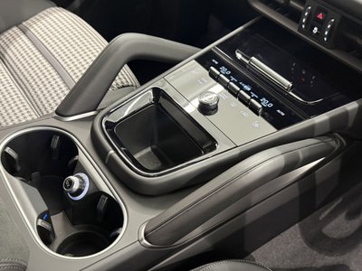 2025 Porsche CAYENNE photo 14