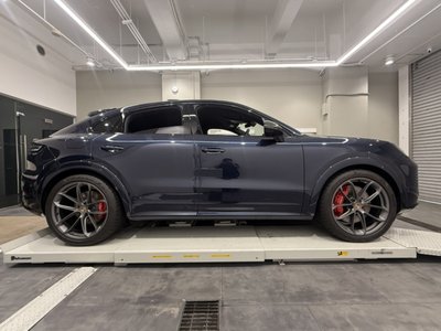 2025 Porsche CAYENNE photo 3