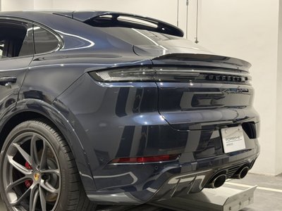 2025 Porsche CAYENNE photo 5
