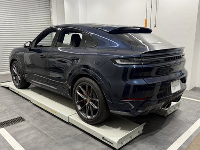 2025 Porsche CAYENNE photo 6
