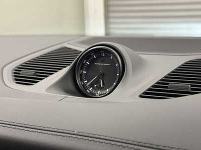 2025 Porsche CAYENNE photo 11