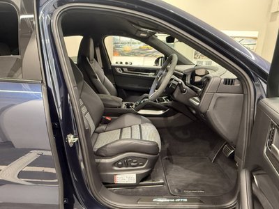 2025 Porsche CAYENNE photo 8