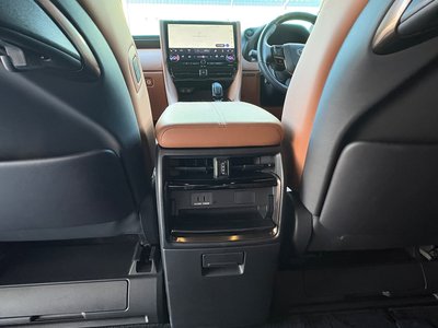 صورة 36 لـ 2024 Toyota VELLFIRE