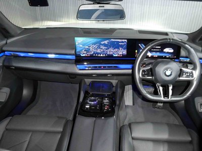 2024 BMW 5 SERIES TOURING 照片 11