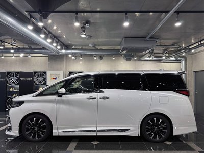 2025 Toyota ALPHARD — фото 2
