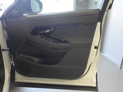 صورة 16 لـ 2025 LAND Rover RANGE ROVER EVOQUE