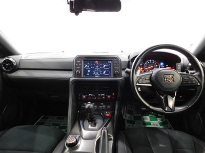 2017 Nissan GT-R 缩略图 3