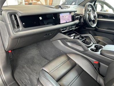 2024 Porsche CAYENNE thumbnail 56