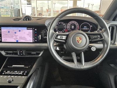 2024 Porsche CAYENNE photo 2