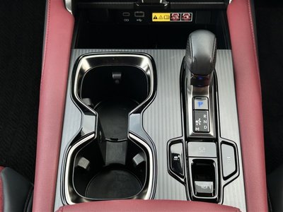 2023 Lexus RX thumbnail 32