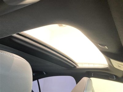 صورة 16 لـ 2021 Lexus IS