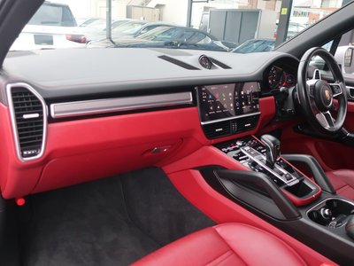 2022 Porsche CAYENNE thumbnail 31