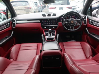 2022 Porsche CAYENNE photo 12