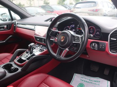 2022 Porsche CAYENNE thumbnail 32