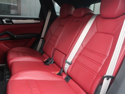 2022 Porsche CAYENNE thumbnail 25