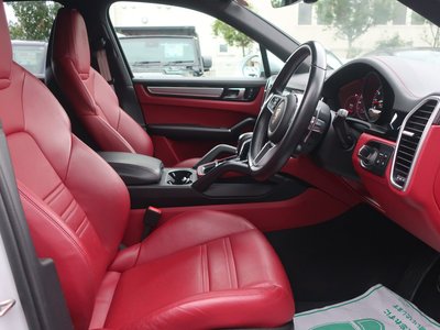 2022 Porsche CAYENNE thumbnail 19