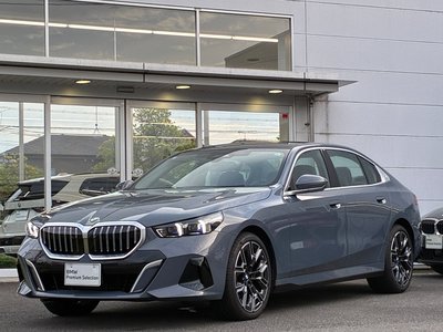 2026 BMW 5 SERIES 照片 1