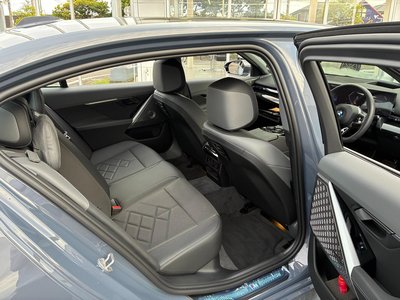 2026 BMW 5 SERIES 照片 14