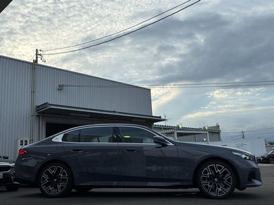 2026 BMW 5 SERIES 照片 4