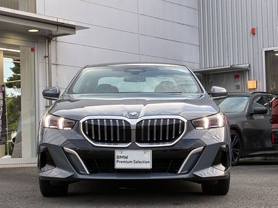 2026 BMW 5 SERIES 照片 2